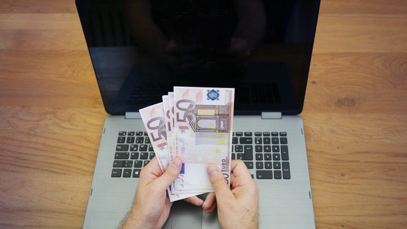 How Newbies Can Avoid Being Scammed by Fake Online Casinos