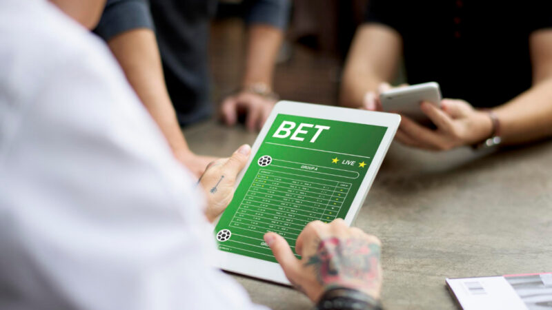 The Difference Between Fixed Odds and Live Betting Explained